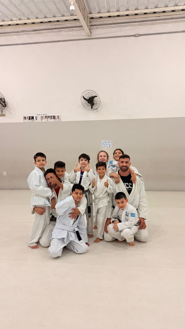 Alunos do Dojo Nato no tatame